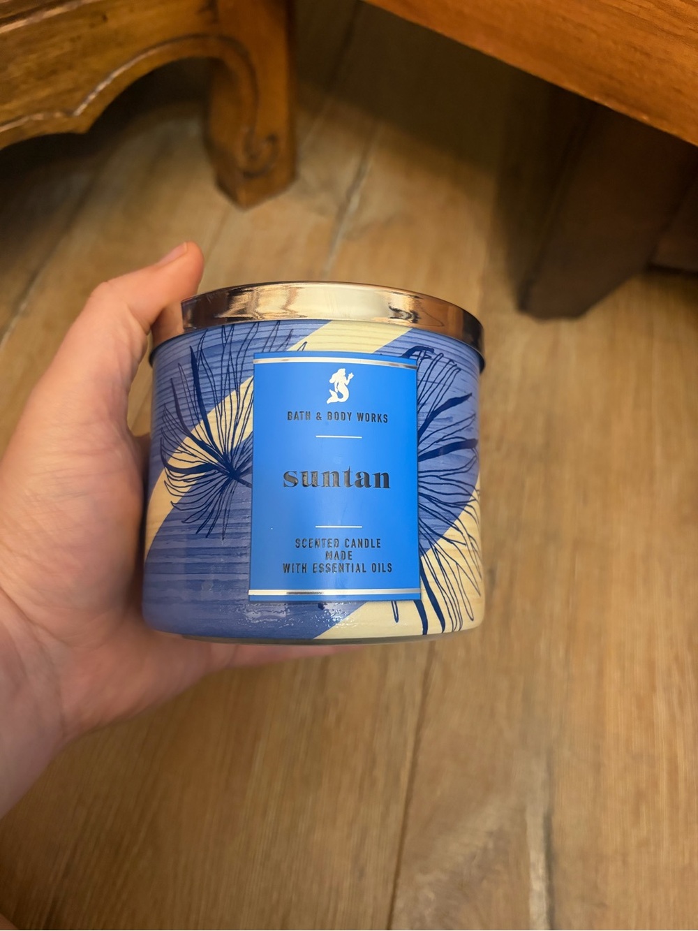 Bath & Body Works Suntan Scented Candle - Blue and Cream